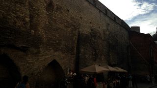 旧市街を囲んでいる