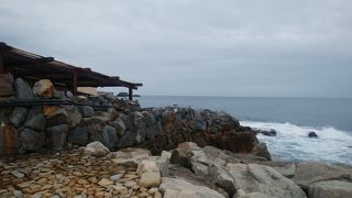 海に向かった露天風呂