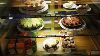 居心地の良い1864年創業のカフェで濃厚チョコケーキ