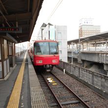新羽島駅ホームと電車