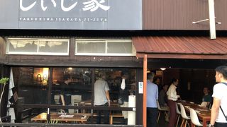 島らしい料理と、お洒落な雰囲気