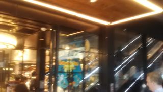 伊勢丹などのフードコートエリアは大変充実