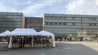 市街地にも近く、ショッピングセンター隣接の駅