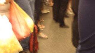 パープルラインと地下鉄との間の未開通部分が、開通し、地下鉄の混雑が、一挙に激しくなりました。