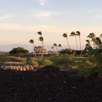 部屋からの眺め。溶岩の上に建つリゾートです。