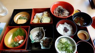 好古園内の和食レストランです。　姫路城見学の後のランチにぴったり。