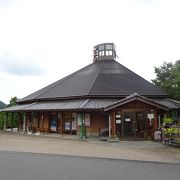 公園に隣接する道の駅 （道の駅月夜野矢瀬親水公園）