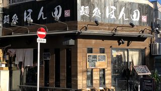 いつ訪れても長い列ができています