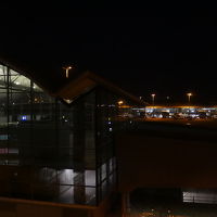 廊下の端から空港
