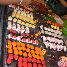 なんと、１個５バーツです。いろいろな種類があって、美味しそう