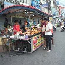 帰りがけに、明日の朝食も買いました。田舎は、安くて人情味豊か