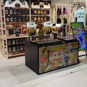 店頭の商品は歌舞伎のオールプリント柄