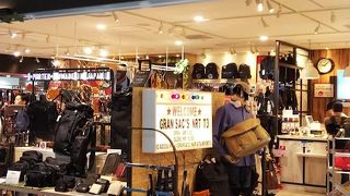 昔ながらスーツケースや旅行かばんは少ない