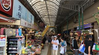 沖縄らしい商店街