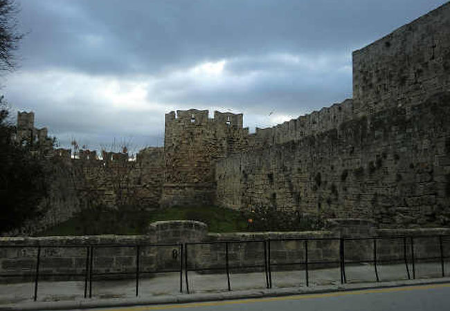 城壁に囲まれた旧市街
