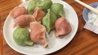 セロリ水餃子と桃肌水餃子のセットを紹興酒で！