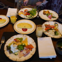 ラウンジの朝食