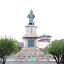 李舜臣将軍銅像