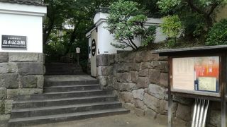 緑豊かで静かな環境で美術品をゆったり鑑賞できます