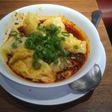 ピリ辛ワンタン