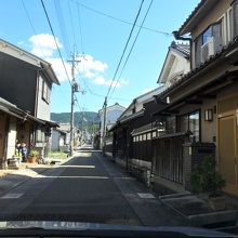 狭い路地に趣のある洒落たお店がびっし並んでいました。