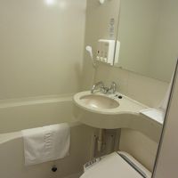 狭いが綺麗な洗面ルーム