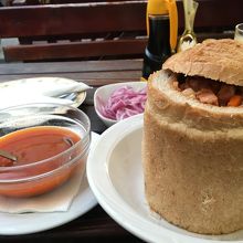 パン入り豆スープでかい…