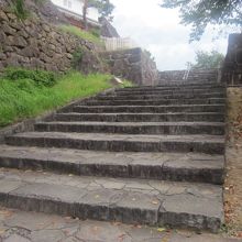 門跡付近の石段の様子