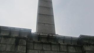 甲府が誇るオベリスク建造物です
