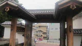 甲府駅方面にはこの門の利用が便利です