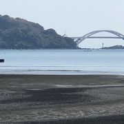 海と大島と一緒に、くしもと大橋を見て。