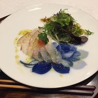 器にも凝った盛り付け