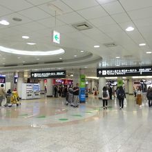 地下1F・空港第2ビル駅改札外