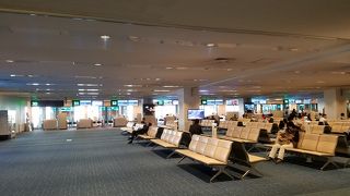 1階バスラウンジ内の貴重な売店