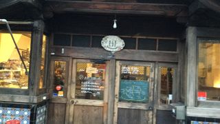 お風呂屋さんがこんなにおしゃれなカフェになってます。