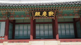 国王が実際に生活した場所なのよー