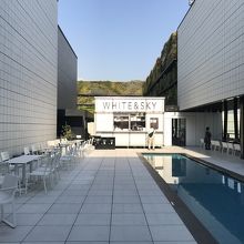 屋上の「KIRIKO TERRACE -WATER SIDE