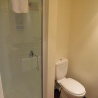 シャワールームとトイレ