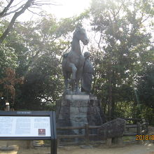 山内一豊の妻千代と馬の像