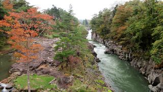 １０月中旬から下旬は紅葉が楽しめます。