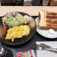 松のやの朝食。スクランブルエッグが微妙。
