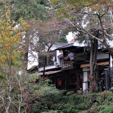 対岸からかっこう団子が届けられます。