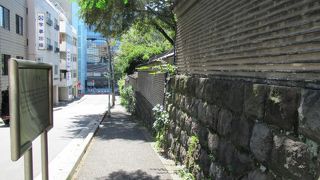 湯島聖堂の見事な石垣や練塀などとても趣があるところです