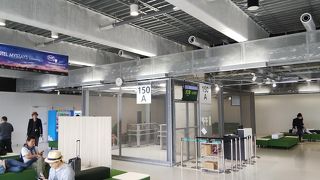 時間帯によっては座る場所がない