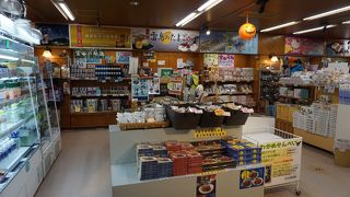 ペットボトルのお茶とかここはまだ下界の値段