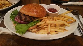 ハンバーガーがオススメ