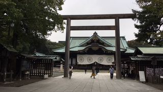 拝殿の前にある鳥居