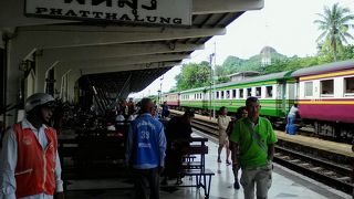 寂しいナイトマーケット