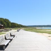 海岸沿いにバンガローがありました