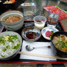 しらす丼とうどん美味しかった